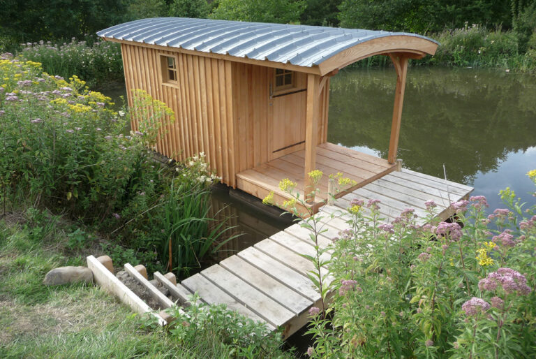 LA CABANE FLOTTANTE (200 X 440 X H200 CM) LA CABANE FLOTTANTE (200 X 440 X H200 CM)